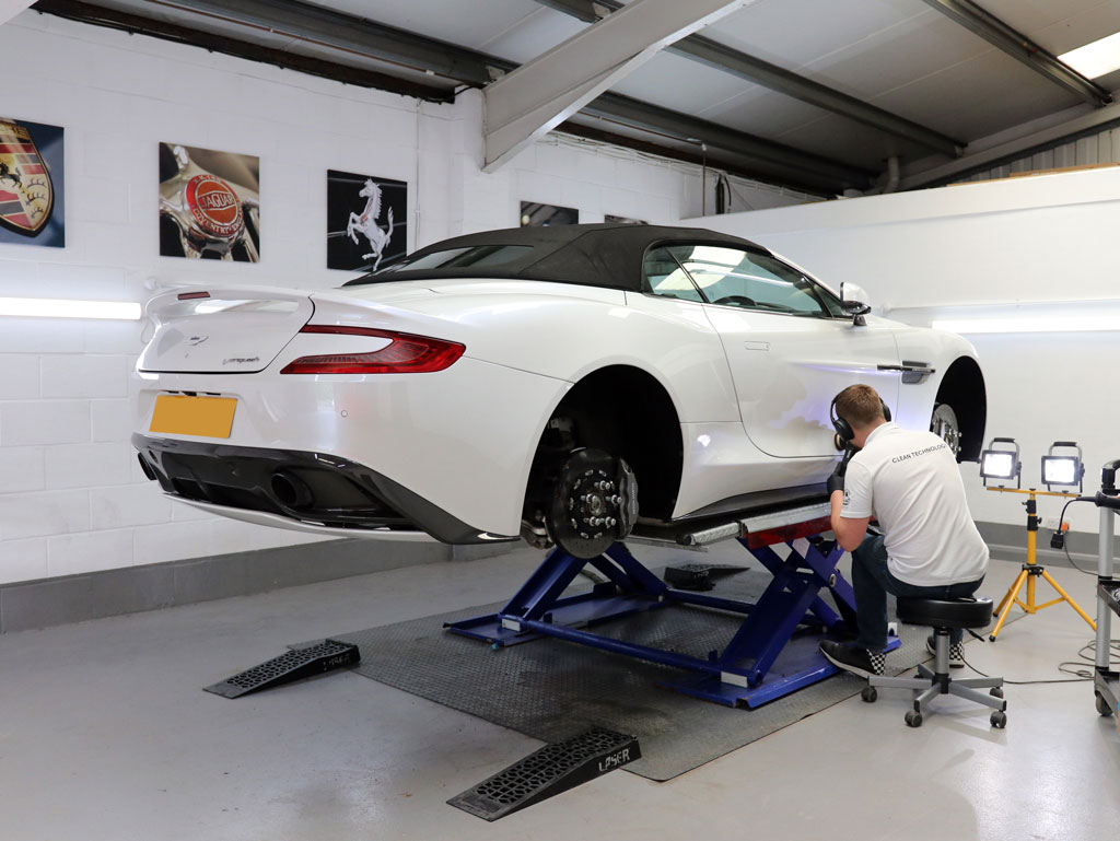 Aston Martin Vanquish Volante – 2-Stage Gloss Enhancement