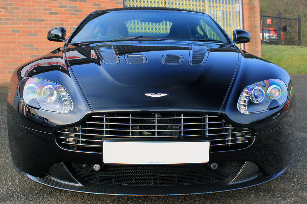 Aston Martin V12 Vantage ‘Carbon Black’ – The Ultimate Dark Side