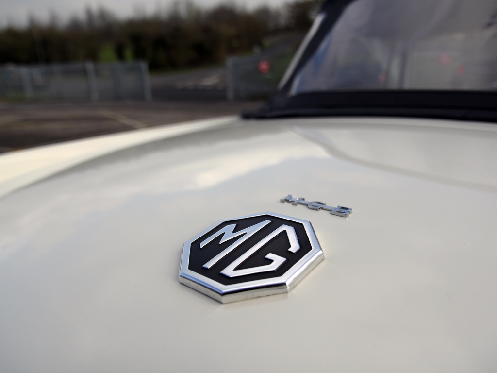 ‘Old English White’ MGB Shines With Infinity Wax Hybrid Coating