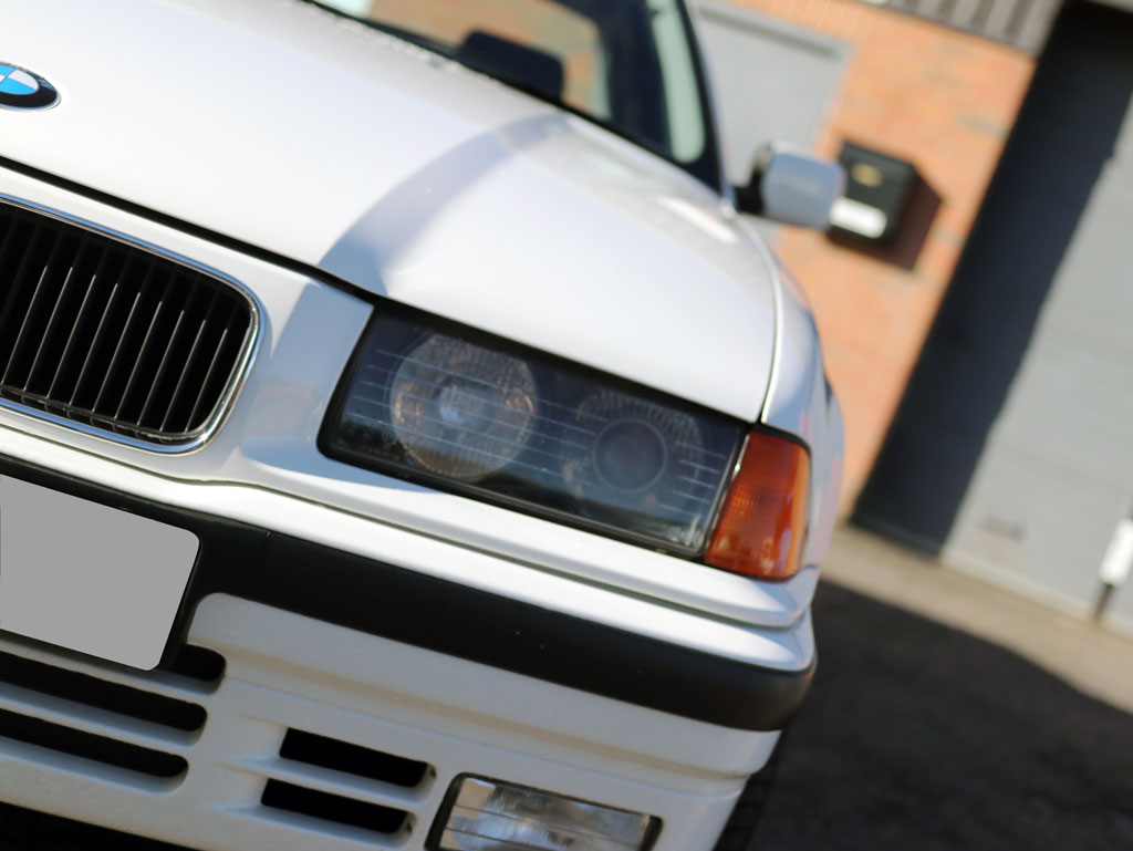Cosmetic Restoration Of An Old School BMW (E36) 320i