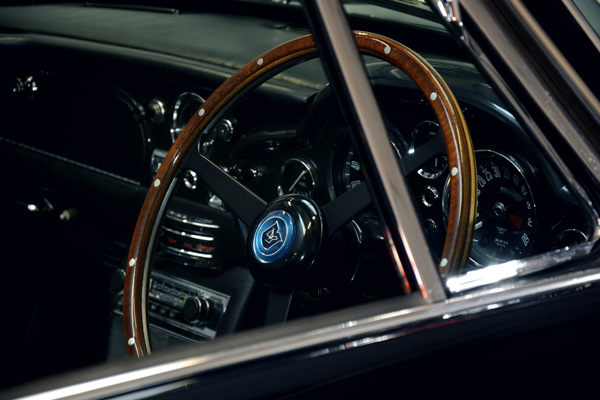 Aston Martin DB6 MKII Volante