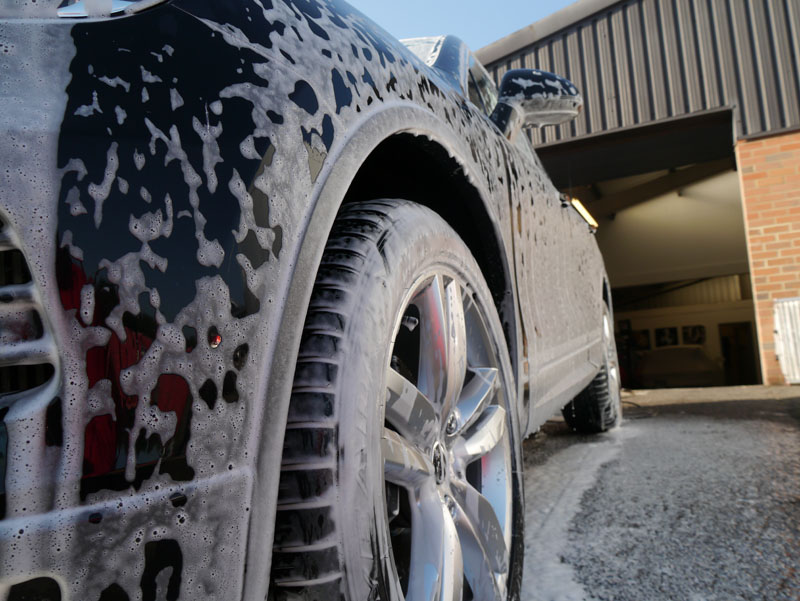 Ultimate Snow Foam pre-wash cleaner removes larger particles of dirt, protecting paintwork for the main wash