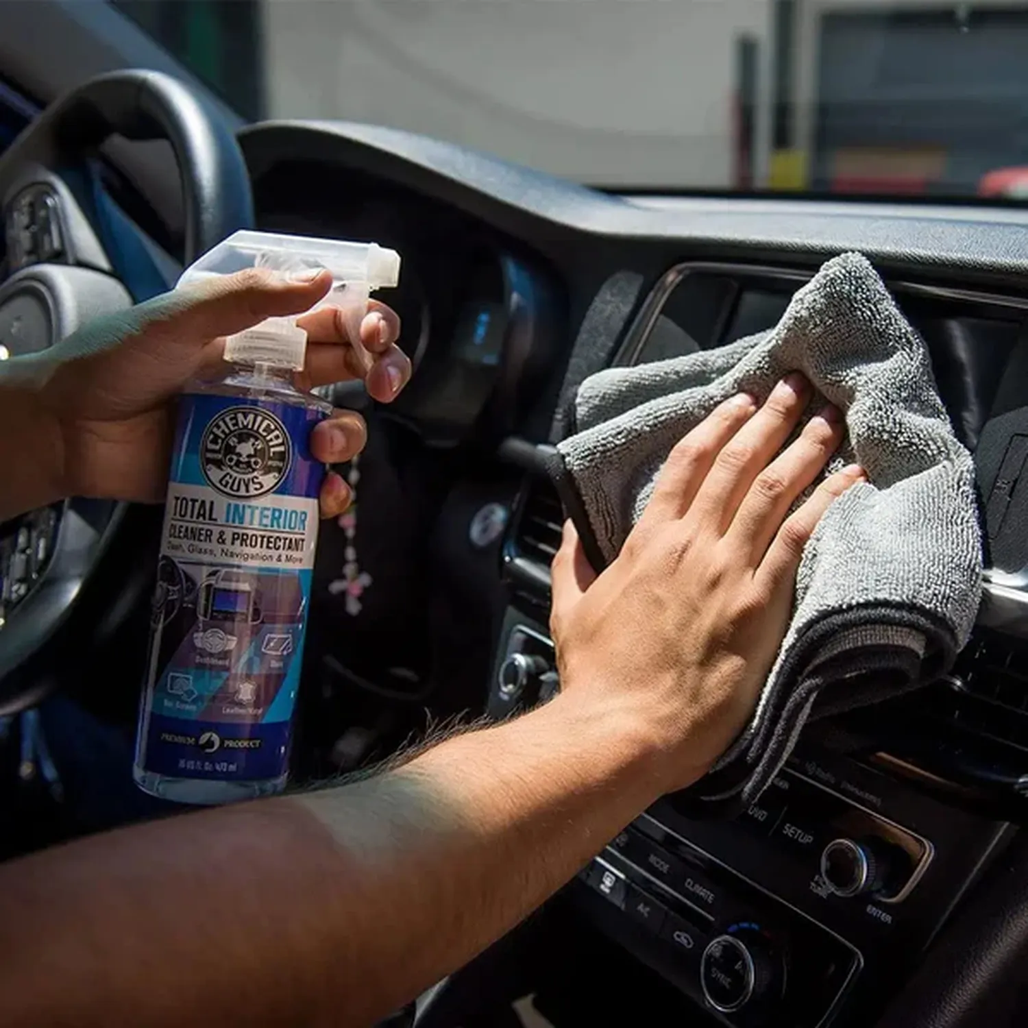 Total Interior Cleaner & Protectant New Car Scent - Image 8